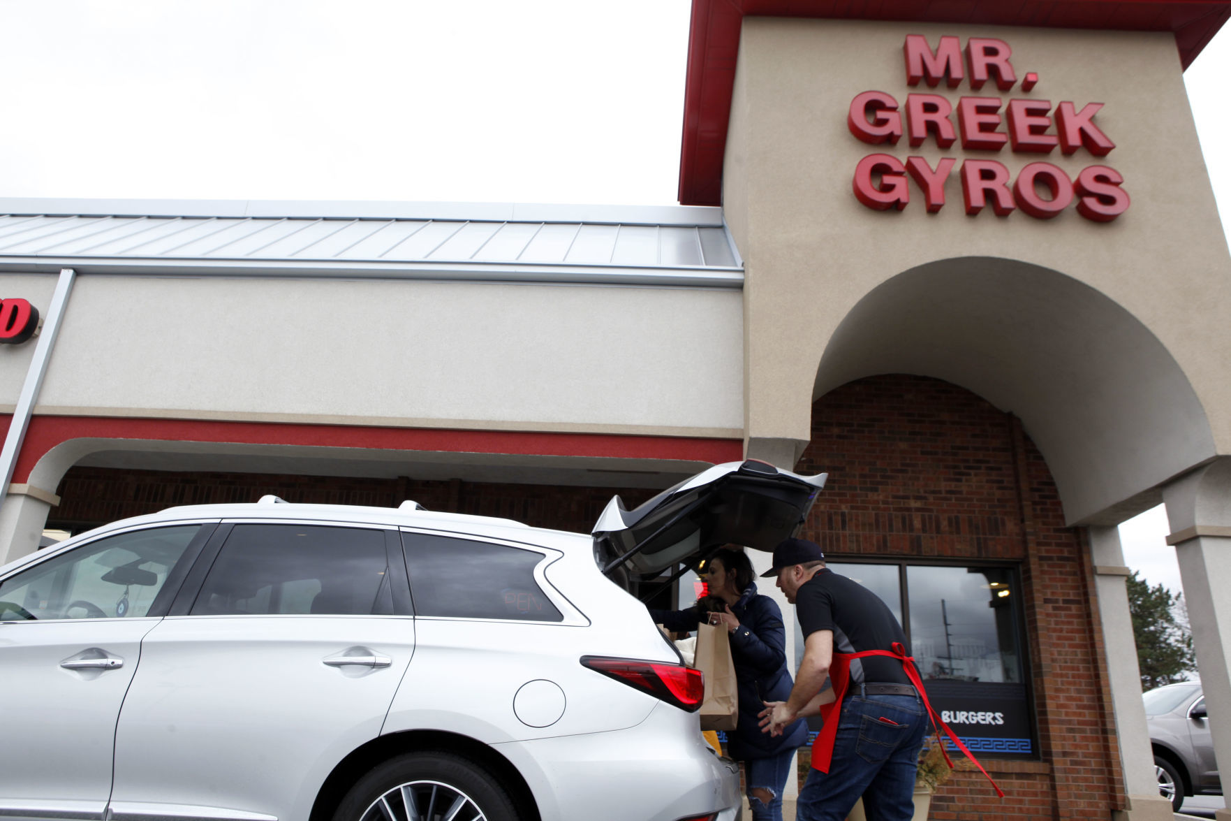 Mr. Greek Gyros provides meals for Methodist Southlake ER workers
